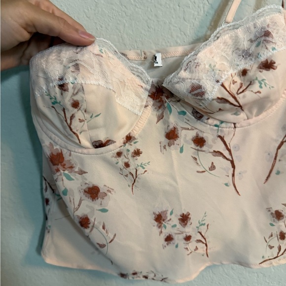 Princess Polly Eowyn Lace Trim Floral Camisole - Picture 7 of 11